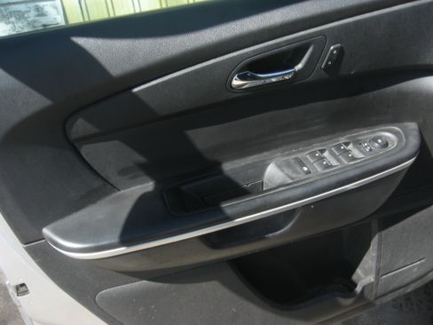 Used 2012 GMC Acadia SL image 8