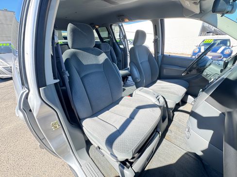 Used 2005 Chrysler Town & Country Touring image 15