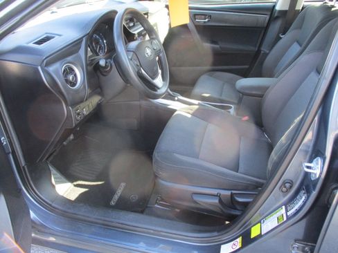 Used 2017 Toyota Corolla LE image 12