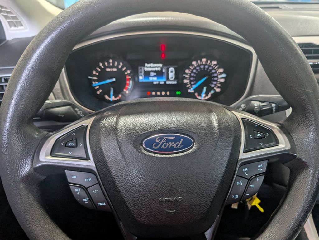 Used 2014 Ford Fusion SE FWD image 10
