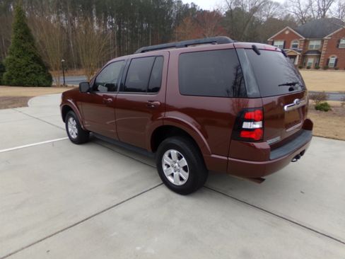 Used 2010 Ford Explorer XLT image 3