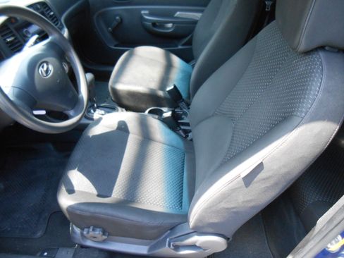 Used 2010 Hyundai Accent GL image 9