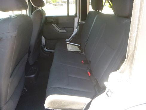 Used 2015 Jeep Wrangler 4WD Unlimited Sport image 10