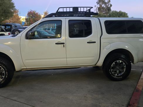 Used 2016 Nissan Frontier SV image 14