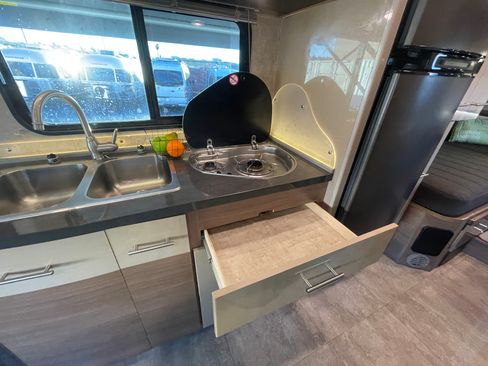 Used 2015 Mercedes-Benz Sprinter 4500 image 23