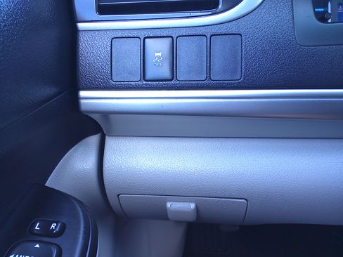 Used 2012 Toyota Camry LE image 25