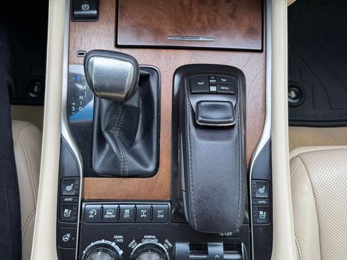 Used 2016 Lexus LX 570 image 39