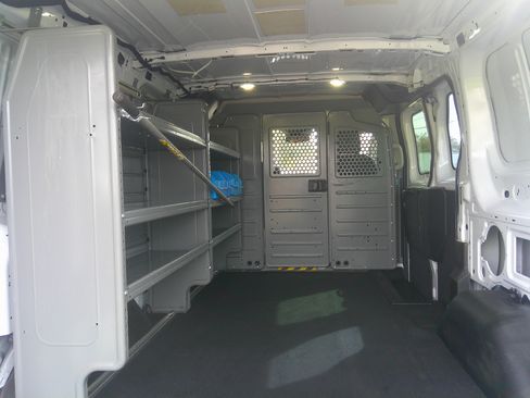 Used 2017 Ford Transit 250 XL image 6