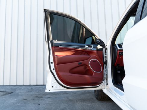 Used 2018 Jeep Grand Cherokee Trackhawk image 9