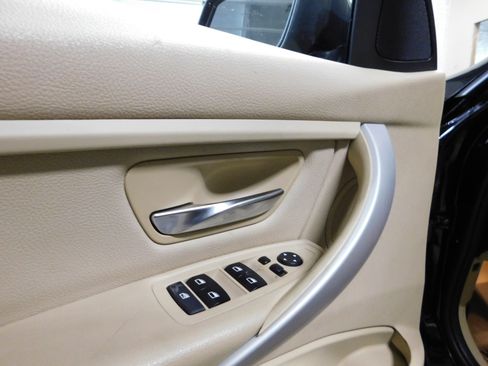 Used 2013 BMW 320i xDrive image 9