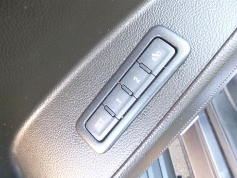 Used 2018 GMC Yukon Denali image 25