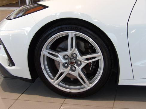 Used 2025 Chevrolet Corvette Stingray 2LT image 13