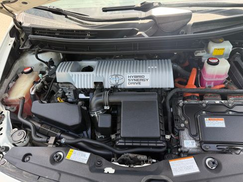 Used 2015 Toyota Prius Two Hatchback 4D FWD image 10
