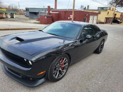Used 2015 Dodge Challenger SRT image 4