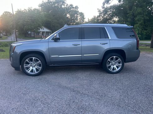 Used 2018 Cadillac Escalade 4WD Premium Luxury image 1