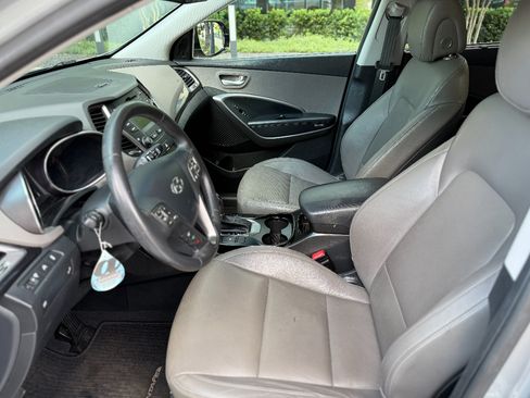 Used 2015 Hyundai Santa Fe GLS image 9
