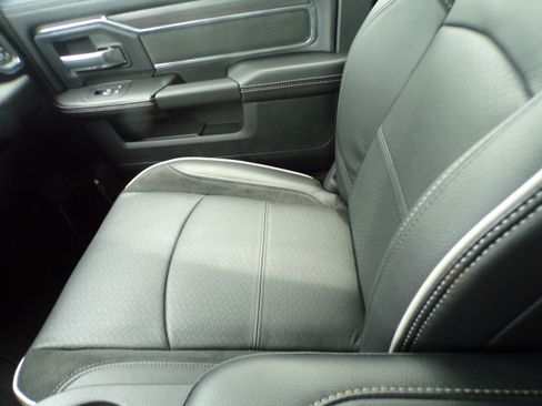 Used 2026 RAM 2500 4x4 Crew Cab Laramie image 15