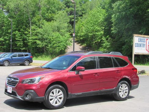Used 2018 Subaru Outback 2.5i Premium AWD/4WD image 2
