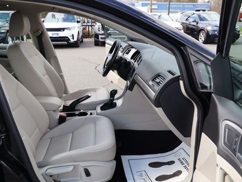 Used 2016 Volkswagen Golf SE image 16