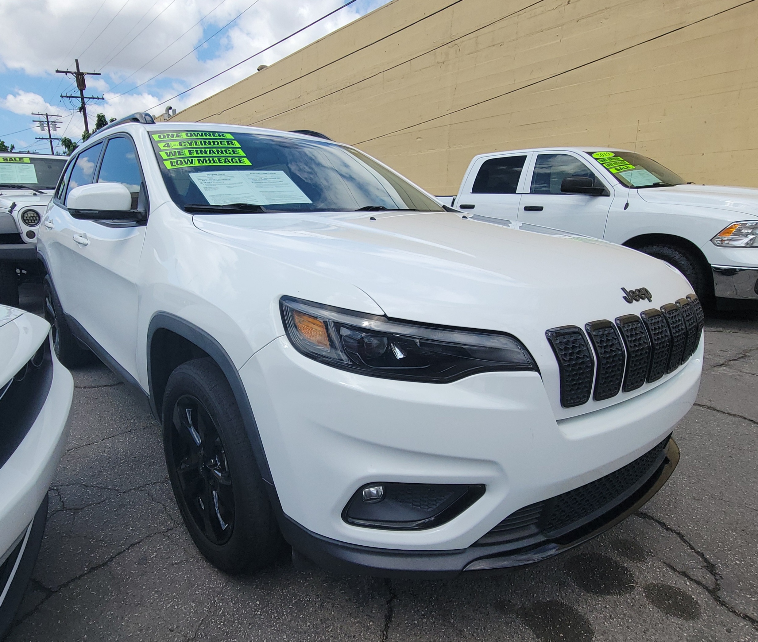 Used 2020 Jeep Cherokee Altitude AWD/4WD image 1