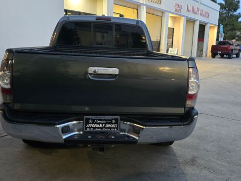 Used 2010 Toyota Tacoma SR5 image 9