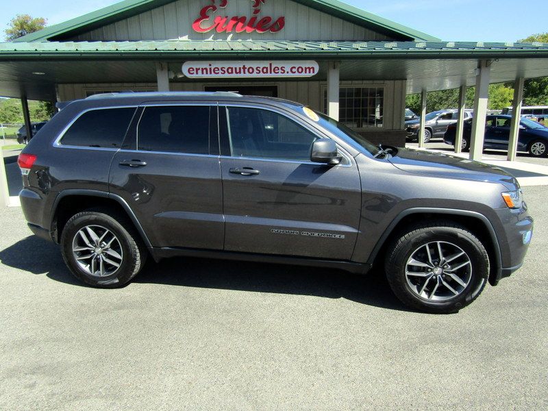 Used 2018 Jeep Grand Cherokee 4WD Laredo image 1