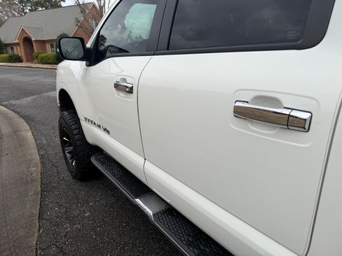 Used 2018 Nissan Titan SV image 30