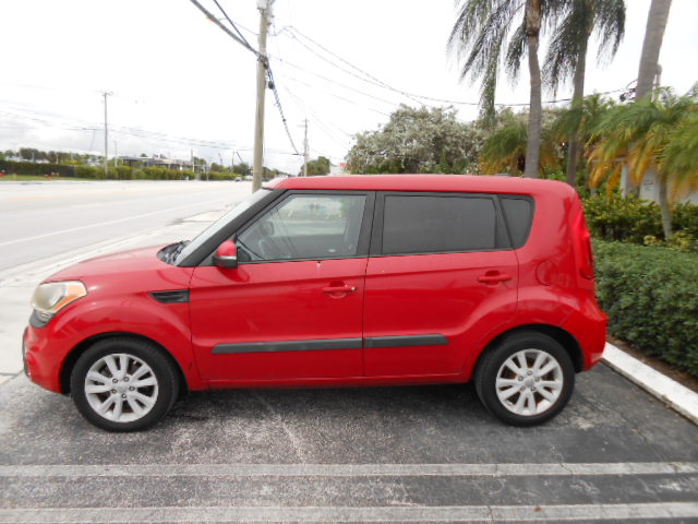 Used 2013 Kia Soul + FWD image 2