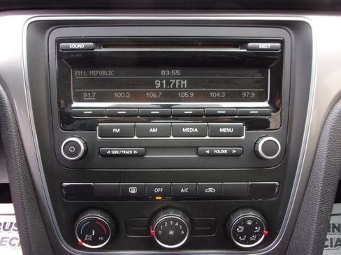 Used 2013 Volkswagen Passat 2.5 S image 10