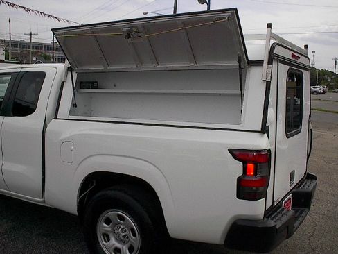Used 2024 Nissan Frontier S RWD image 9