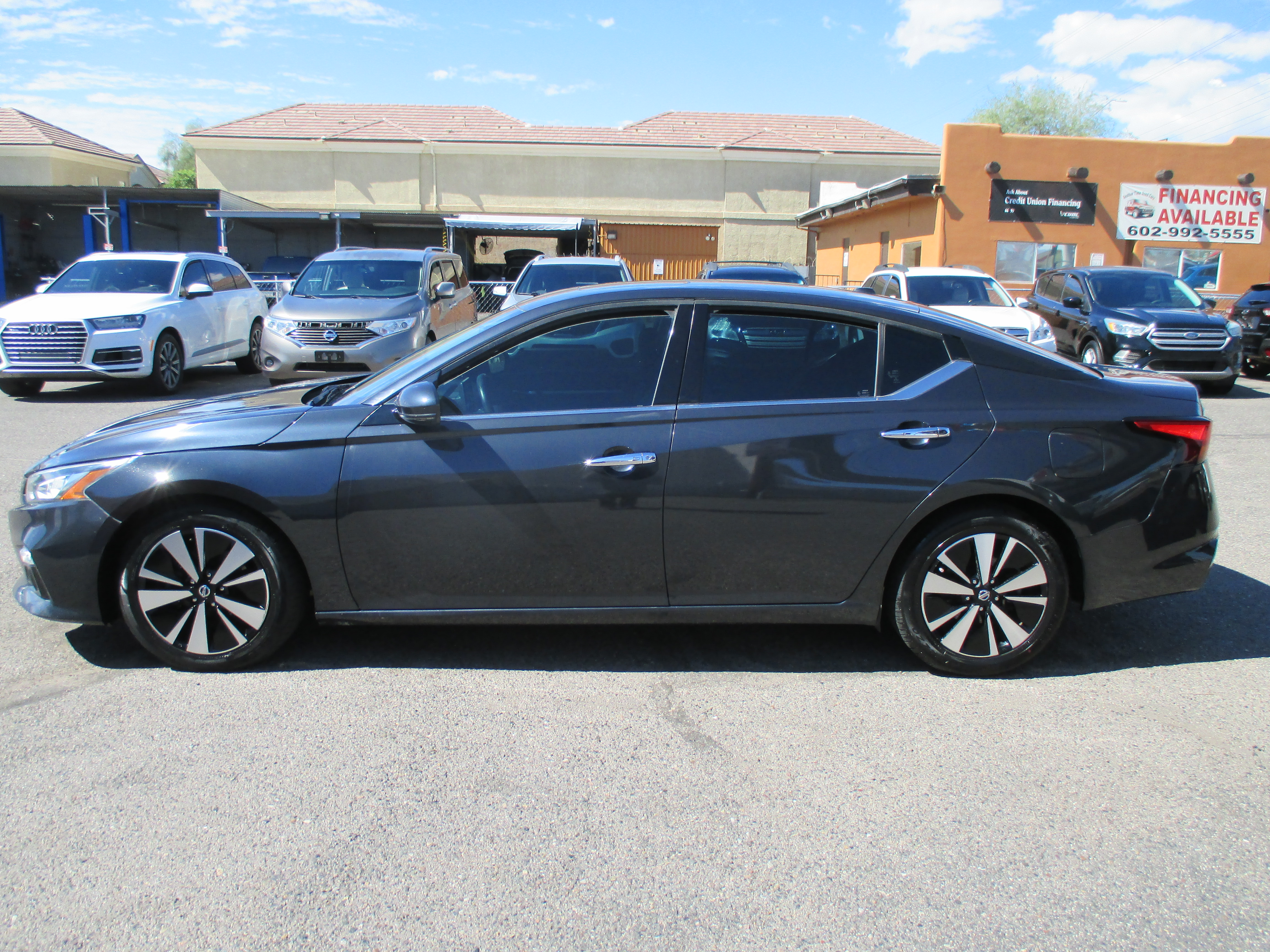 Used 2019 Nissan Altima 2.5 SV Sedan 4D FWD image 1