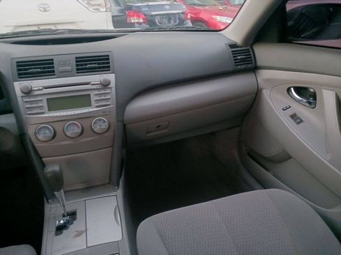 Used 2011 Toyota Camry LE image 7