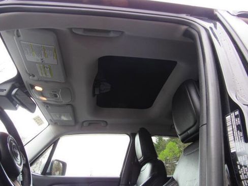 Used 2016 Jeep Renegade 4WD Limited image 21