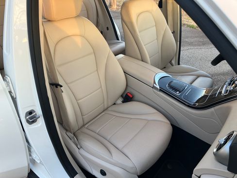 Used 2021 Mercedes-Benz GLC 300 image 9