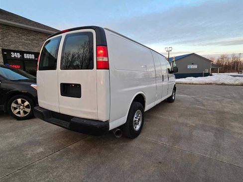 Used 2011 GMC Savana 3500 image 10