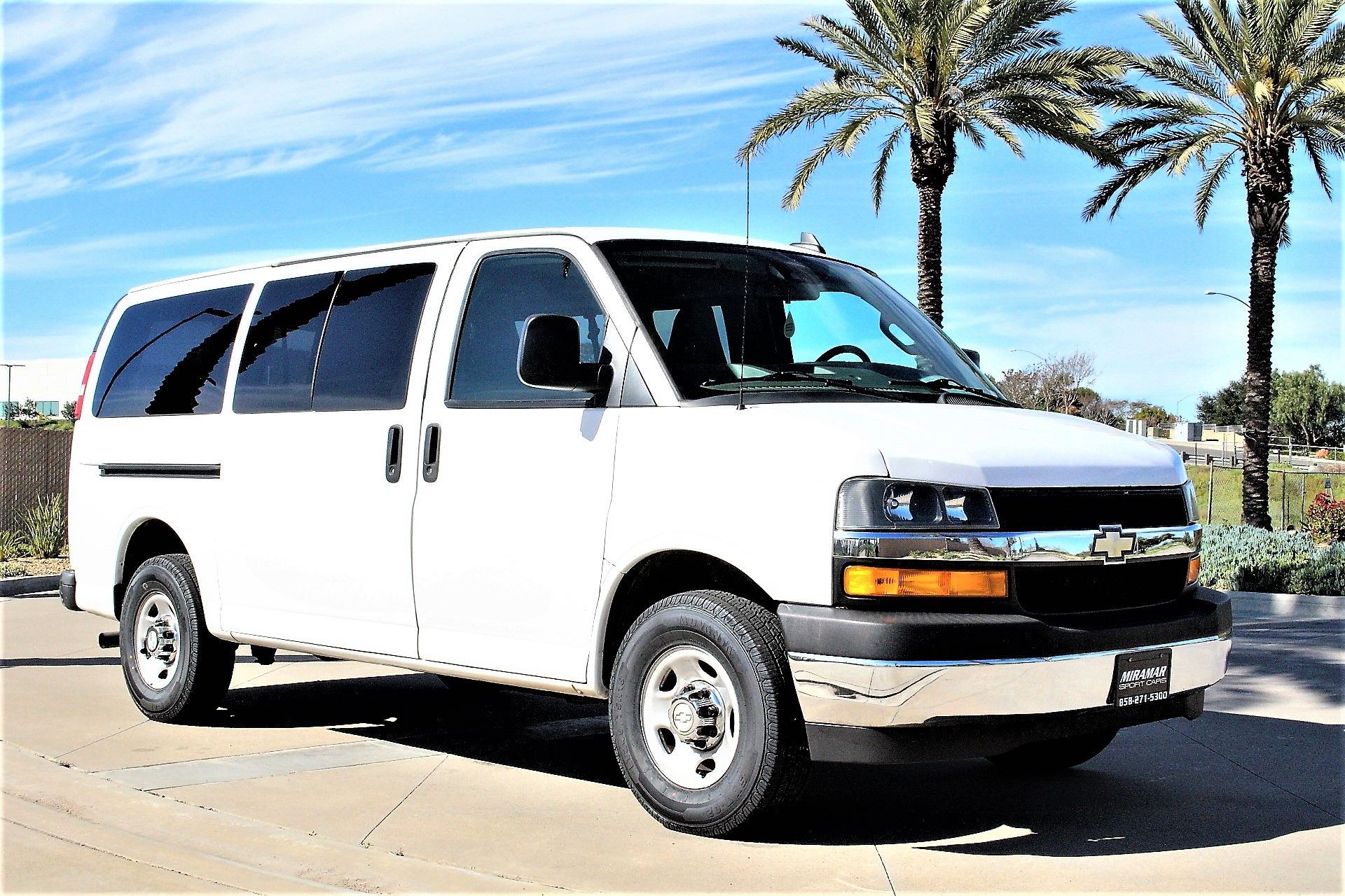 Used 2019 Chevrolet Express 3500 LT RWD image 6