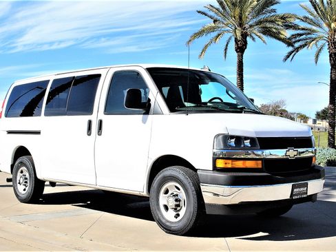 Used 2019 Chevrolet Express 3500 LT image 5