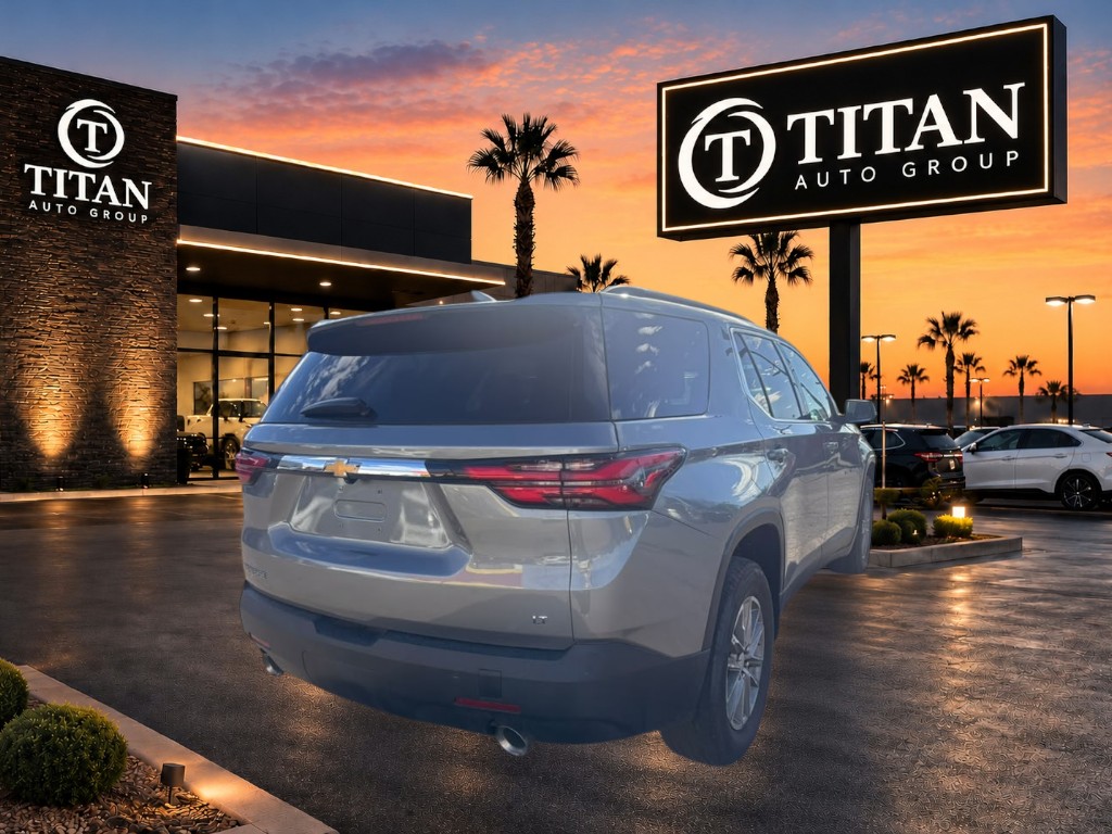 Used 2023 Chevrolet Traverse FWD LT image 7