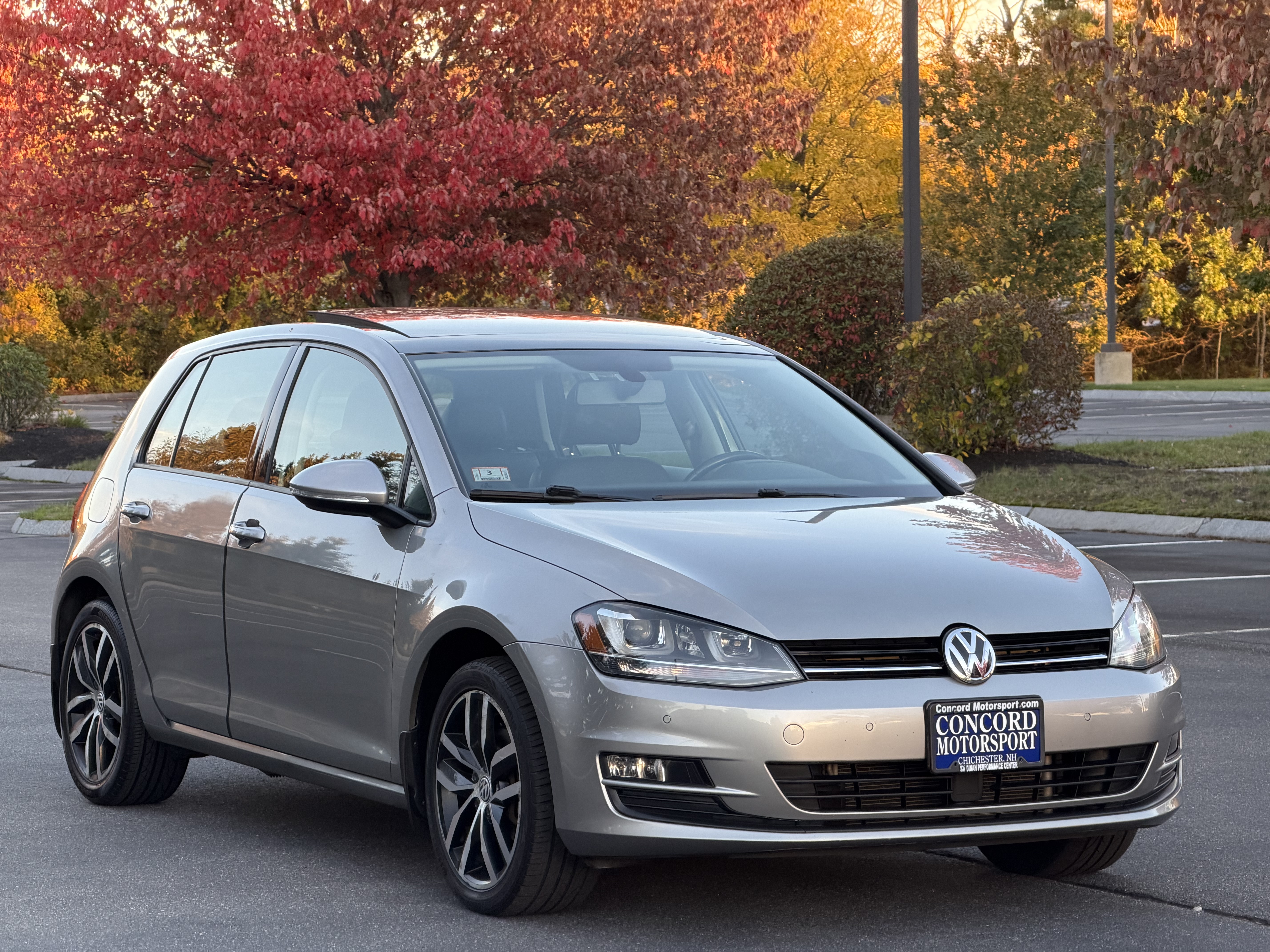 Used 2016 Volkswagen Golf SE FWD image 1