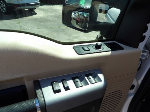 Used 2015 Ford F250 FX4 image 5