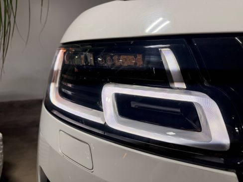 Used 2019 Land Rover Range Rover HSE image 16