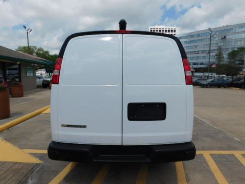 Used 2022 Chevrolet Express 2500 image 6