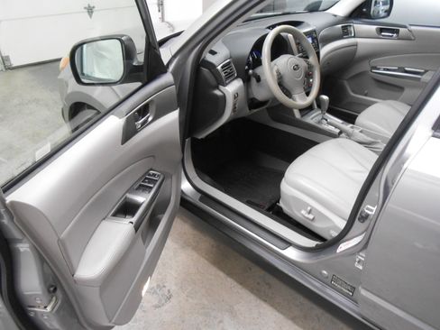 Used 2011 Subaru Forester 2.5X Premium image 10