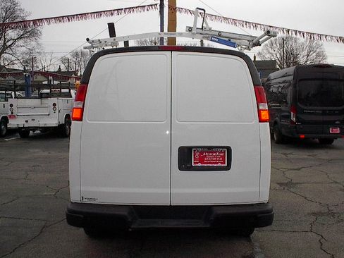 Used 2021 Chevrolet Express 2500 image 5