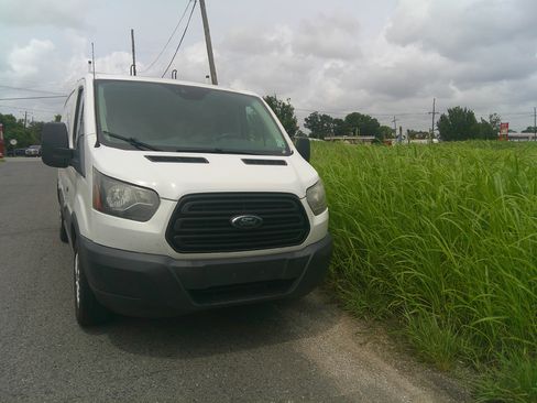 Used 2019 Ford Transit 150 XL RWD image 7