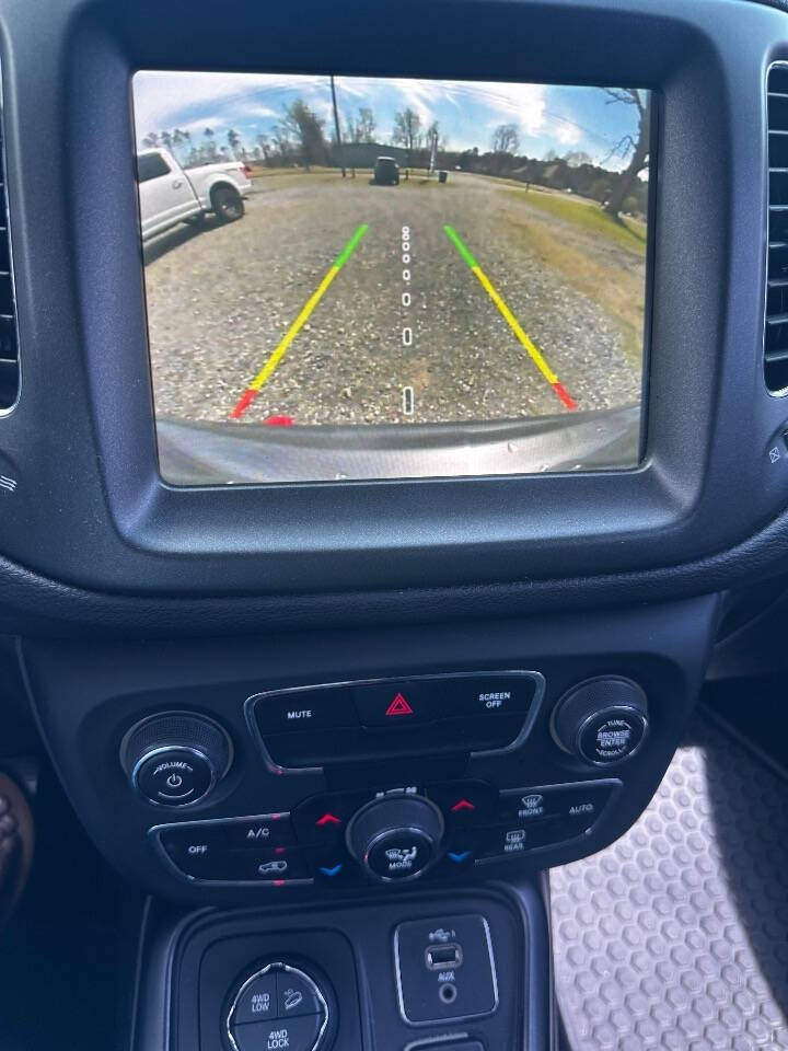 Used 2019 Jeep Compass Trailhawk AWD/4WD image 12