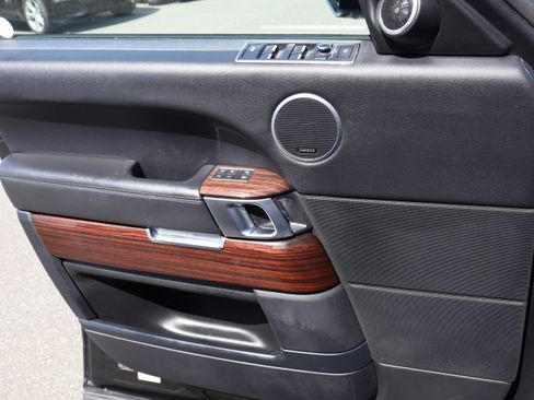 Used 2016 Land Rover Range Rover HSE image 18