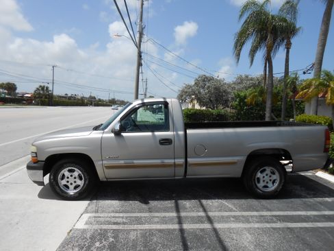 Used 2001 Chevrolet Silverado 1500 SLE image 2