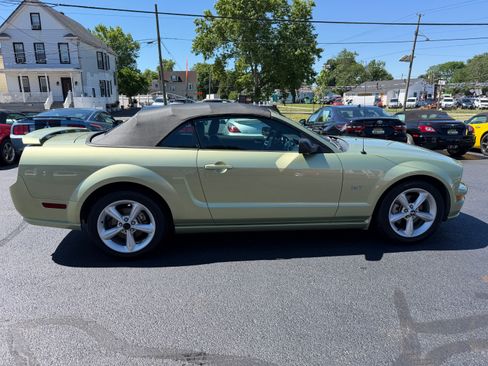 Used 2006 Ford Mustang GT Premium Convertible RWD image 26