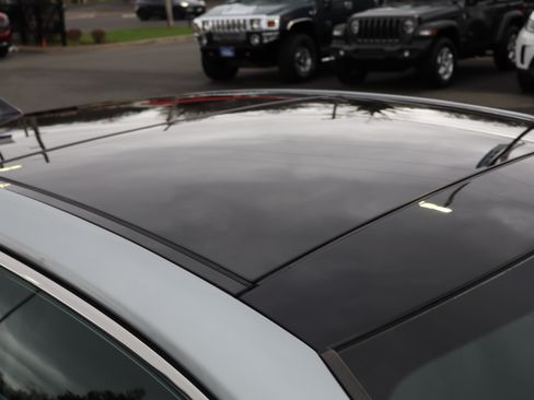 Used 2020 Toyota Camry XLE image 11